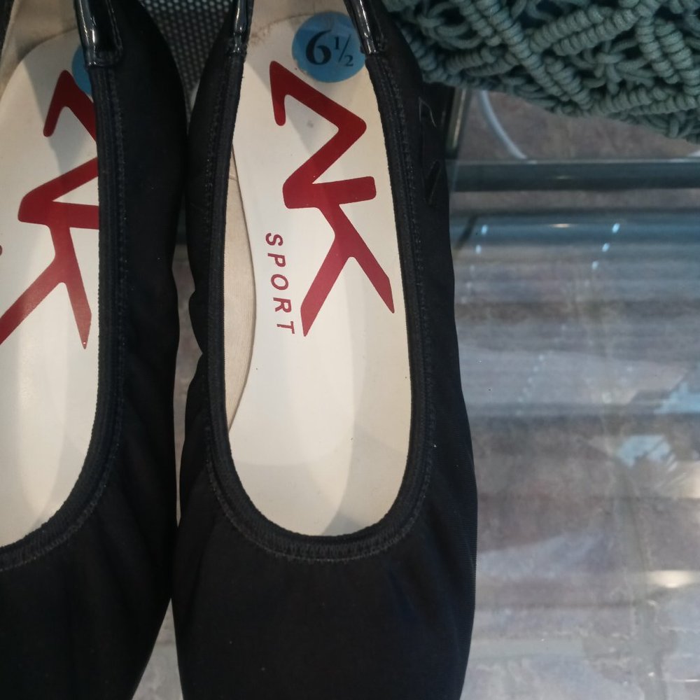 Anne Klein Sport Women's Dax Stretch Wedge/Black Multi Fabric